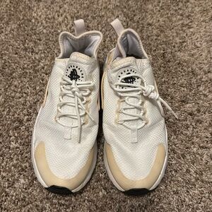 White Nike Hurache’s